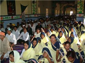 Maharaj Shri Inspiring Prisoner for meditation in Jabalpur Jail